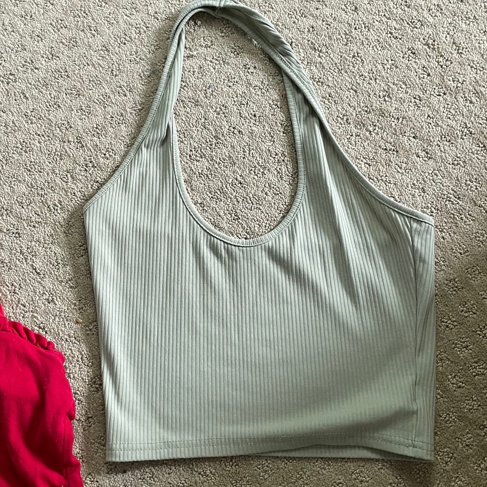 Assorted Crop Top Bundle - Picture 4 of 9